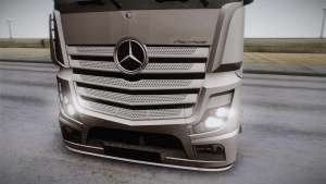Mercedes-Benz Actros Mp4 6x2 v2.0 Steamspace for GTA San Andreas lights