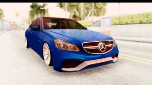 Mercedes-Benz E63 AMG for GTA San Andreas front view